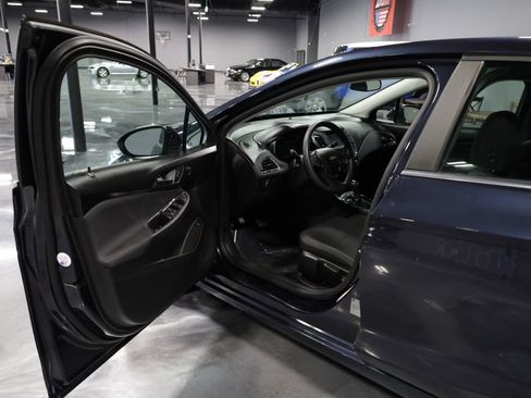 Used 2016 Chevrolet Cruze LT FWD image 9