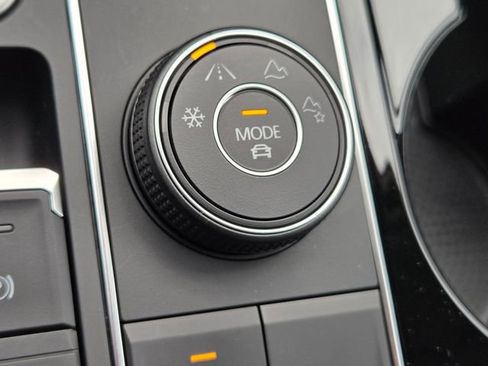 Used 2023 Volkswagen Atlas SE image 31