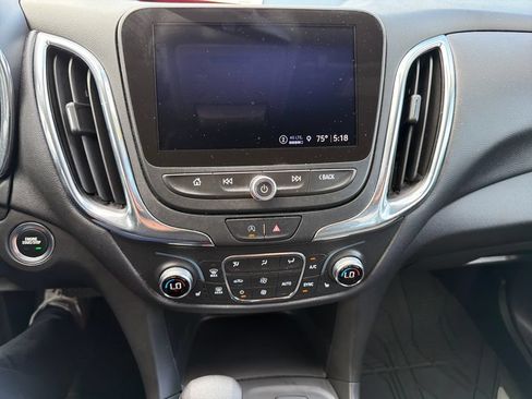 Used 2022 Chevrolet Equinox LT FWD image 22