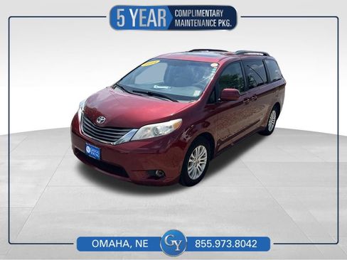 Used 2014 Toyota Sienna XLE FWD image 1