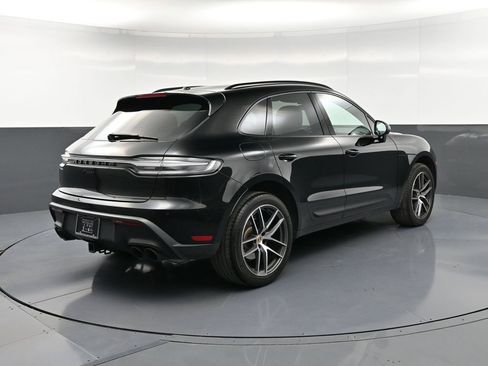 Certified 2024 Porsche Macan AWD/4WD image 8