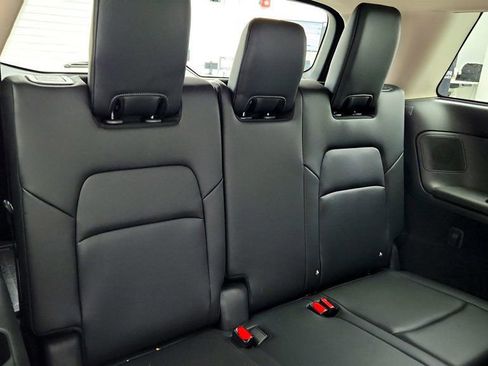 Used 2025 Nissan Pathfinder Platinum AWD/4WD image 24