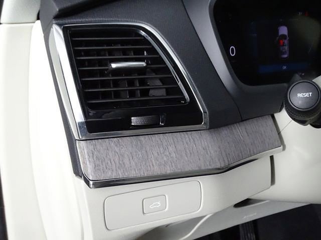 Used 2023 Volvo XC90 B6 Plus AWD/4WD image 24