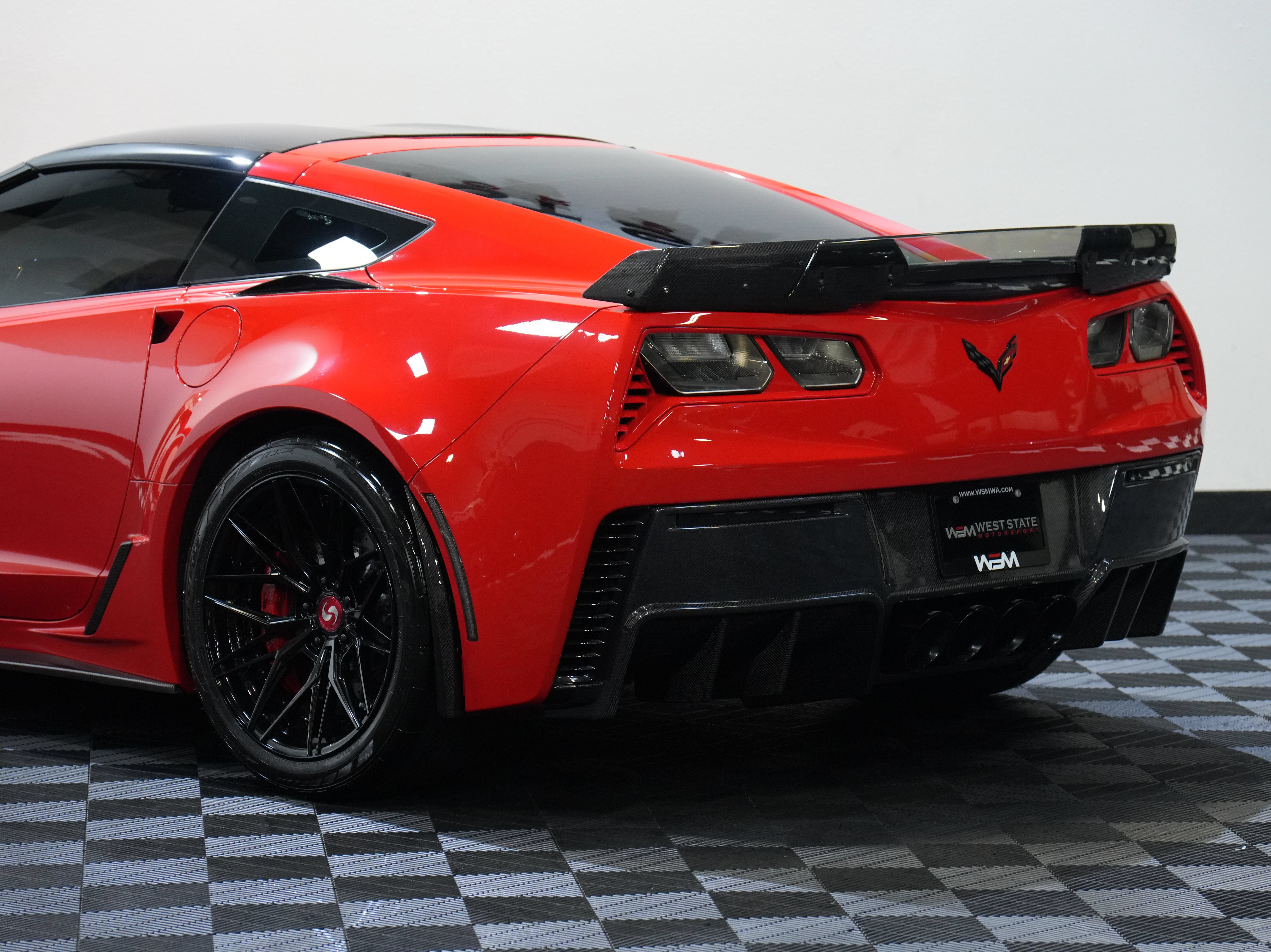 Used 2015 Chevrolet Corvette Z06 w/ 3LZ Preferred Equipment Group RWD image 17