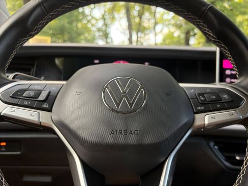 Used 2026 Volkswagen Tiguan SE AWD/4WD image 30