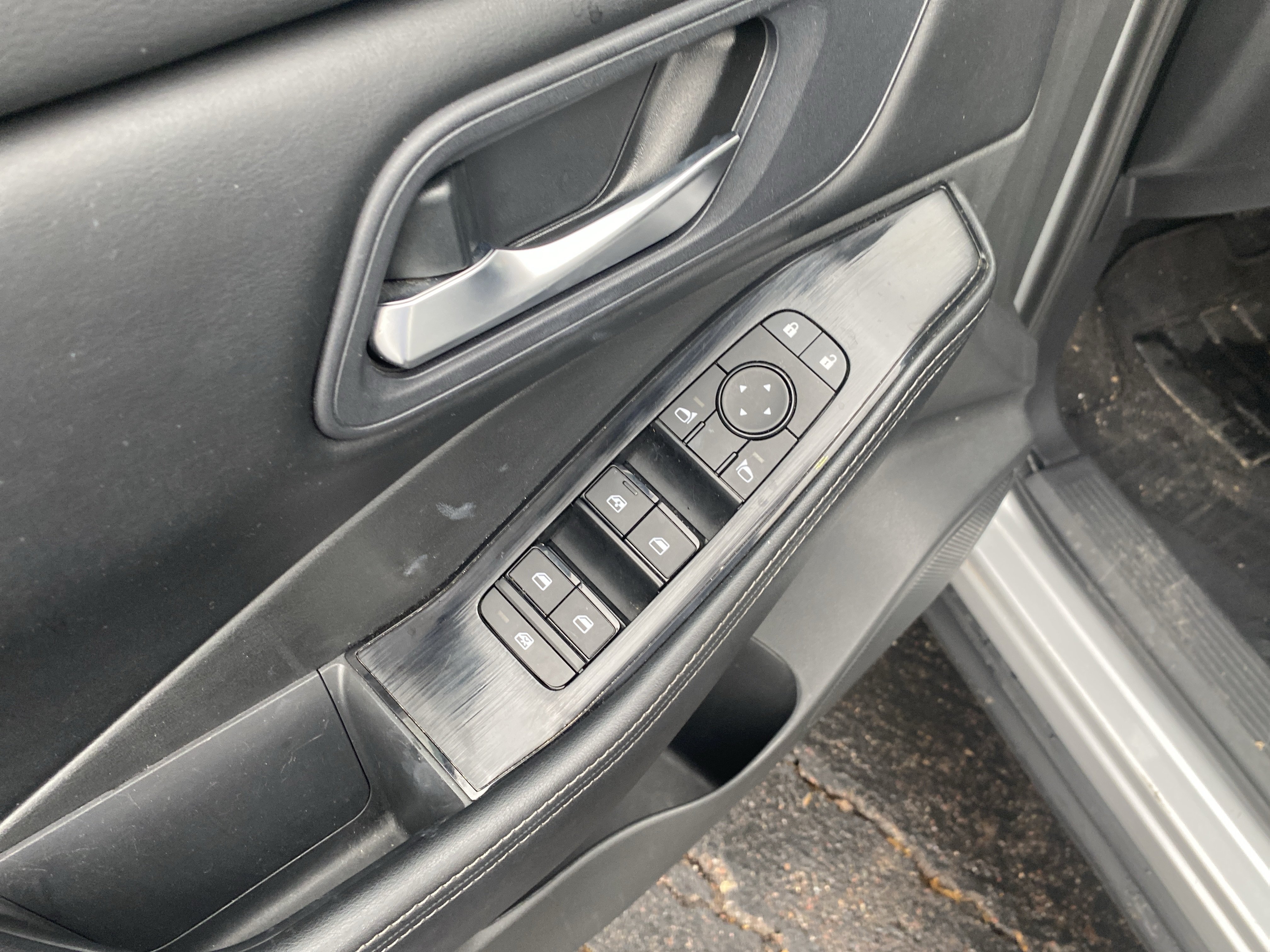 Used 2024 Nissan Rogue SV AWD/4WD image 8