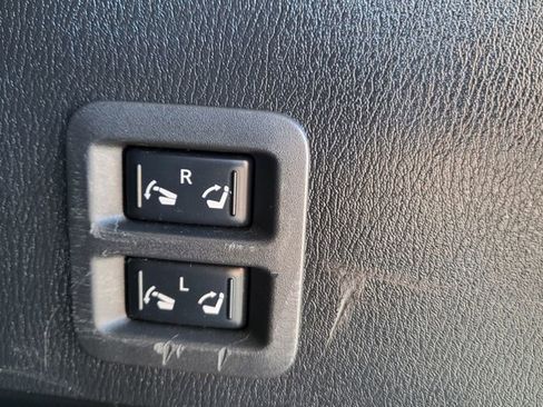 Used 2022 Nissan Armada Platinum w/ Captain's Chairs Package RWD image 15