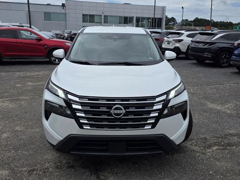 Used 2024 Nissan Rogue SV FWD image 3