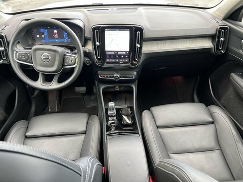 Certified 2024 Volvo XC40 B5 Plus AWD/4WD image 25