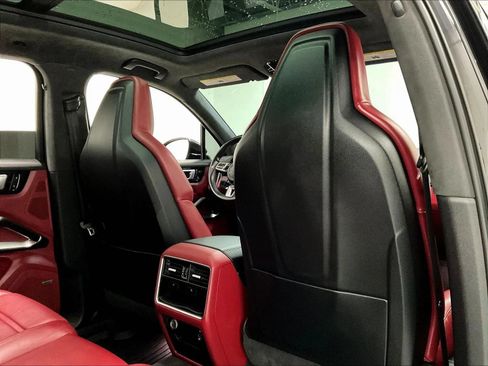 Used 2019 Porsche Cayenne Turbo AWD/4WD image 45