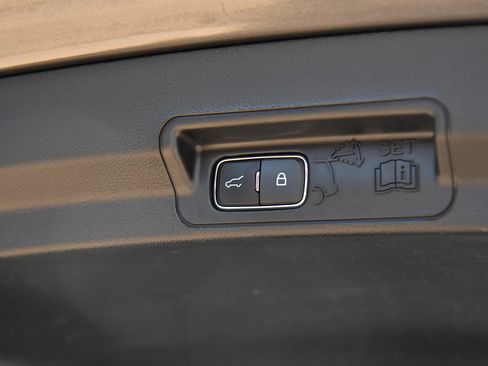 Used 2023 Ford Explorer XLT w/ Equipment Group 202A RWD image 42