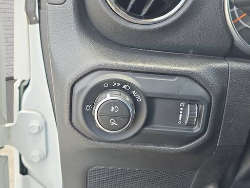 Used 2023 Jeep Gladiator Overland AWD/4WD image 25