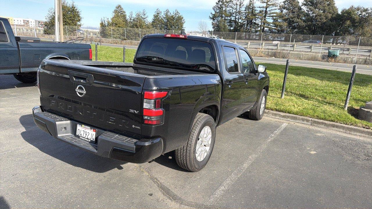 Used 2022 Nissan Frontier SV RWD image 2