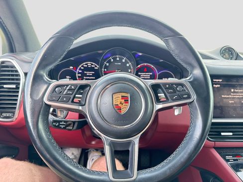 Used 2023 Porsche Cayenne AWD/4WD image 15