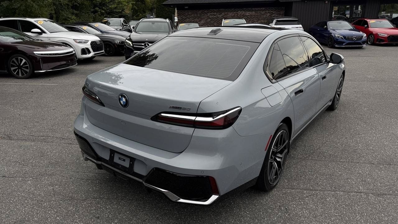 Used 2023 BMW i7 xDrive60 AWD/4WD image 17