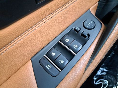 Used 2019 BMW 530e w/ Premium Package image 25