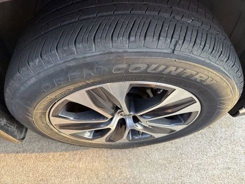 Used 2020 Toyota Highlander XLE image 11