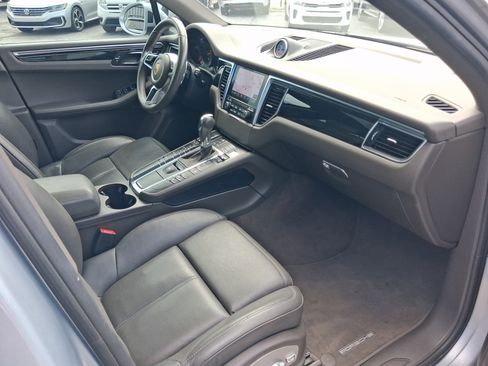 Used 2017 Porsche Macan AWD/4WD image 32