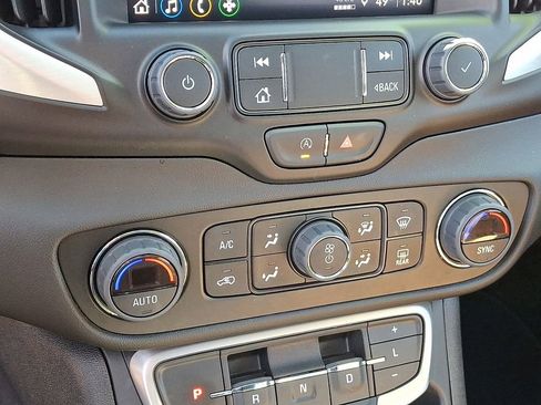 Used 2023 GMC Terrain SLT w/ Elevation Edition image 17