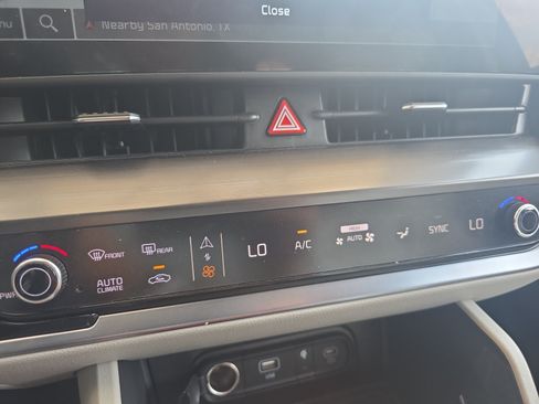 Certified 2025 Kia Sportage EX FWD image 16