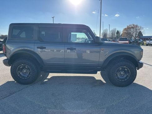 New 2025 Ford Bronco Badlands w/ Sasquatch Package image 2