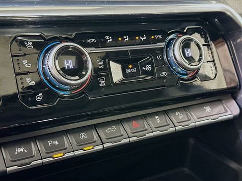 Used 2024 GMC Sierra 1500 Denali image 17