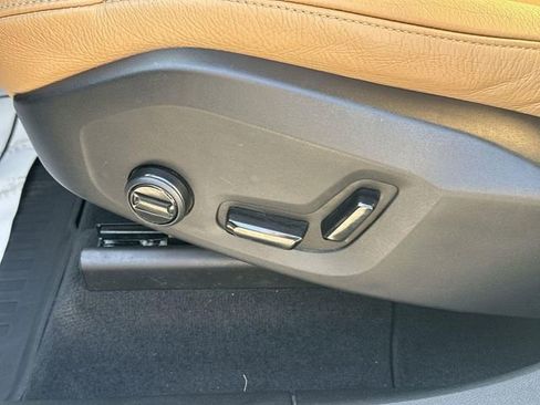 Used 2020 Volvo XC60 T8 Momentum w/ Protection Package Premier image 33