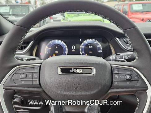 New 2025 Jeep Grand Cherokee L Altitude image 21