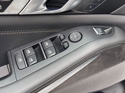 Used 2025 BMW X5 xDrive50e image 13