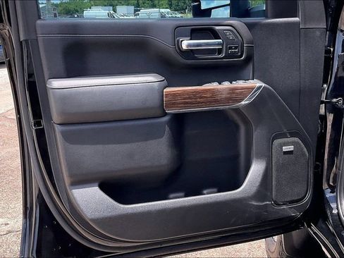 Used 2023 Chevrolet Silverado 2500 High Country w/ LPO, Hitch Package AWD/4WD image 17
