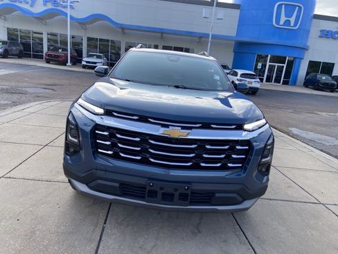 Used 2025 Chevrolet Equinox LT w/ Convenience Package II AWD/4WD image 3