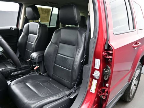 Used 2016 Jeep Patriot High Altitude AWD/4WD image 10