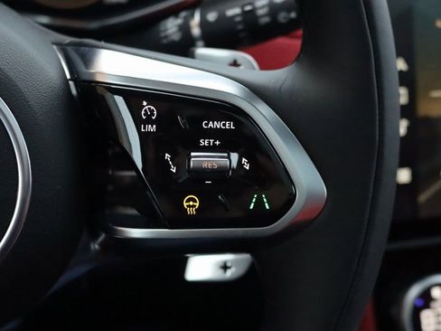 Used 2025 Jaguar F-PACE R-Dynamic S image 18