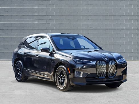 Used 2025 BMW iX xDrive50 image 1