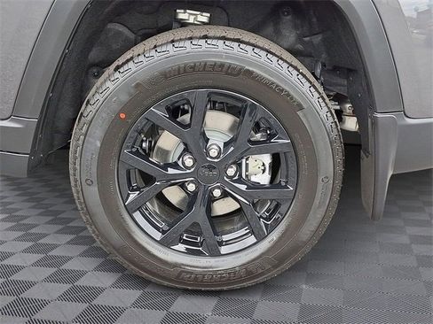 New 2025 Jeep Grand Cherokee Altitude w/ MOPAR Finishing Package image 5