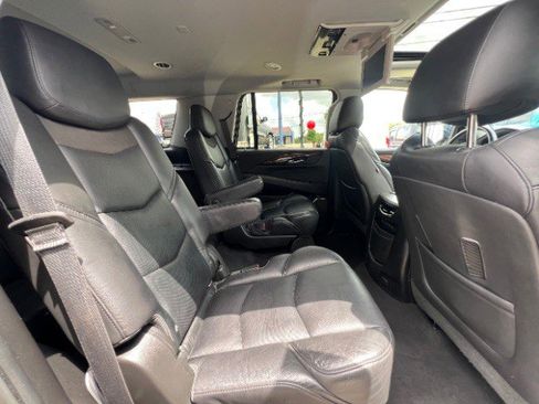 Used 2018 Cadillac Escalade Luxury AWD/4WD image 25