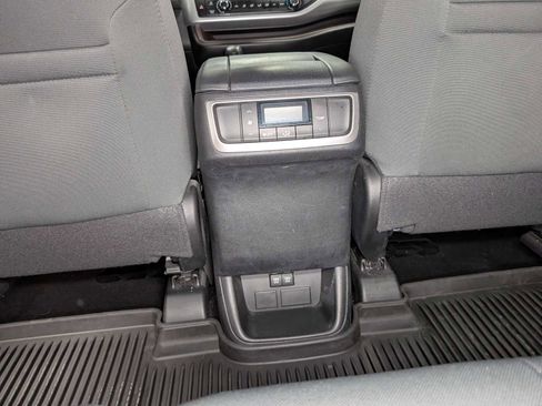 Used 2018 Toyota Highlander LE image 21