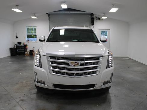 Used 2020 Cadillac Escalade Premium Luxury AWD/4WD image 4