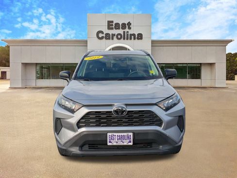 Used 2019 Toyota RAV4 LE image 8