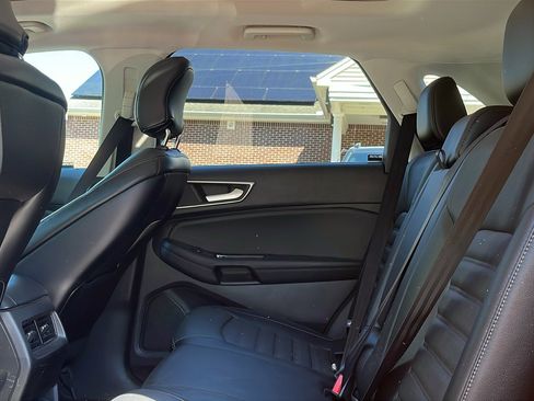 Used 2016 Ford Edge SEL w/ Equipment Group 201A AWD/4WD image 22
