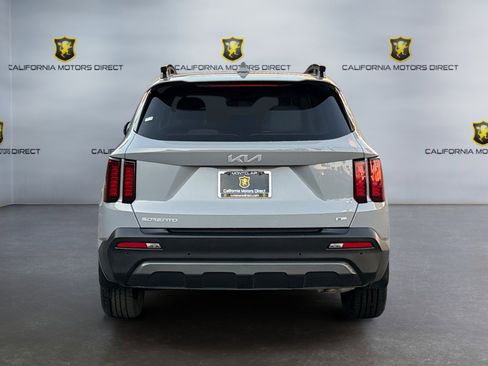 Used 2023 Kia Sorento S w/ Panoramic Sunroof Package image 4