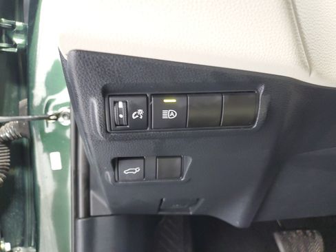 Used 2024 Toyota Corolla Cross XLE w/ Convenience Package FWD image 21
