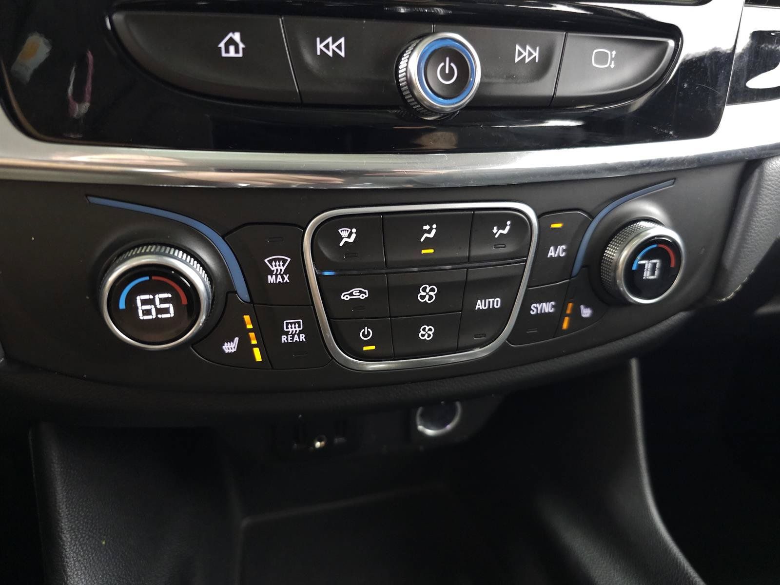 Used 2018 Chevrolet Traverse LT w/ LPO, Floor Liner Package AWD/4WD image 28