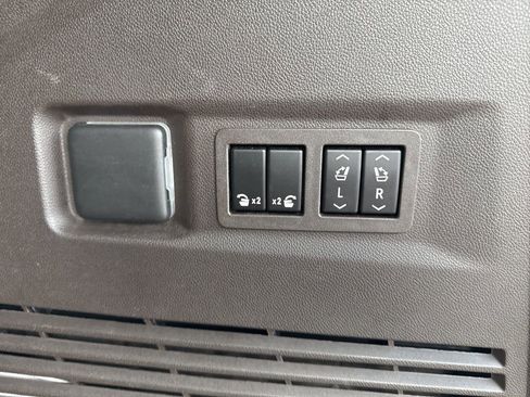 Used 2021 Chevrolet Tahoe Z71 w/ Z71 Signature Package image 33