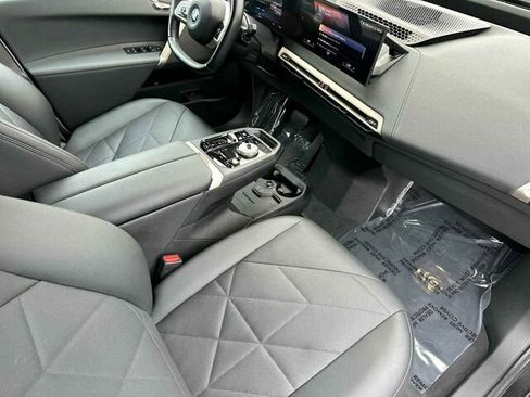 Used 2023 BMW iX xDrive50 w/ Sport Package AWD/4WD image 19