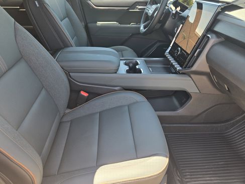 New 2026 GMC Acadia AT4 w/ Luxury Package image 10