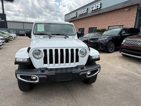 Used 2022 Jeep Gladiator Overland w/ Popular Equipment Package AWD/4WD image 9