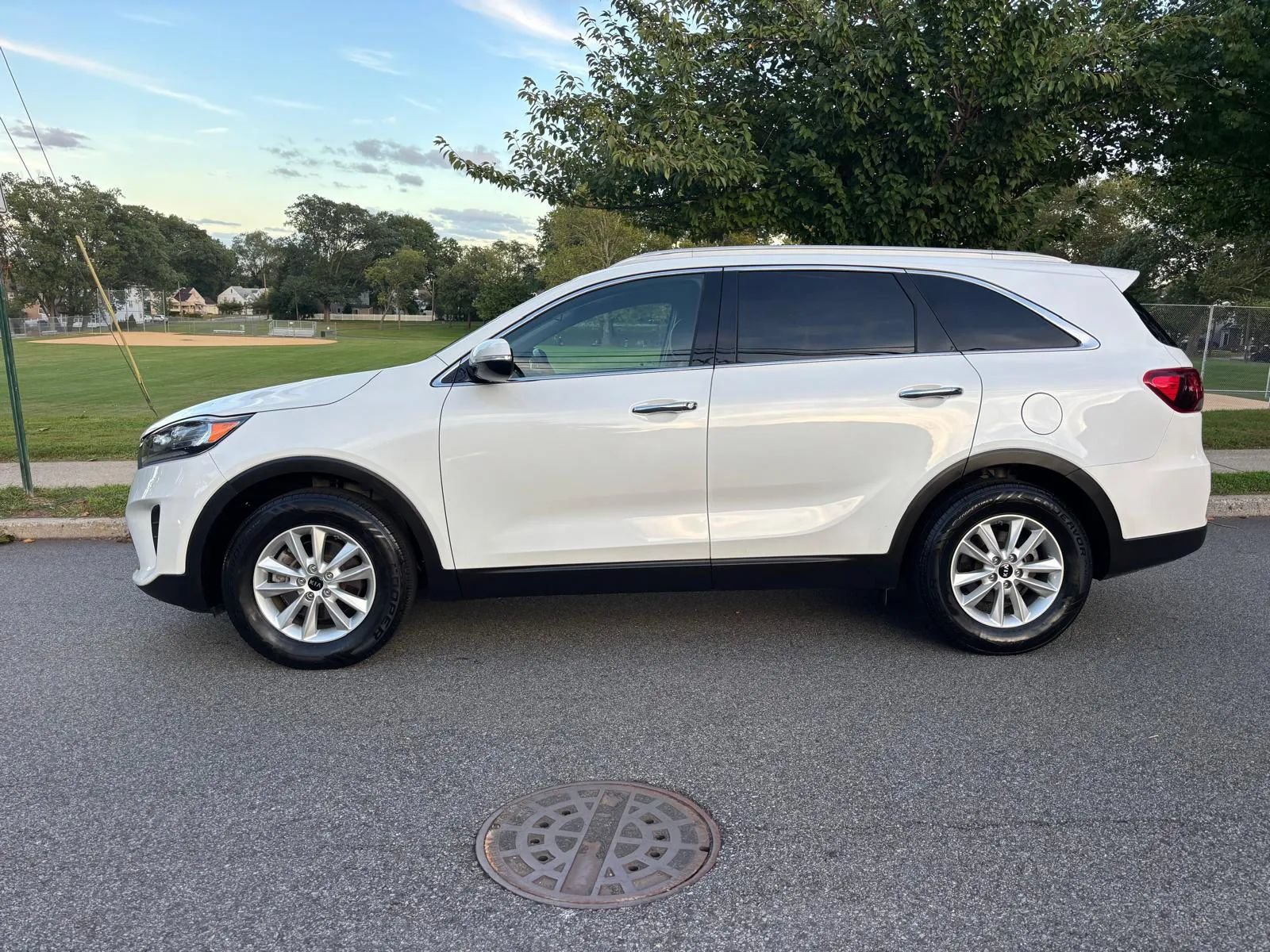 Used 2020 Kia Sorento LX w/ LX I4 Convenience Package FWD image 2