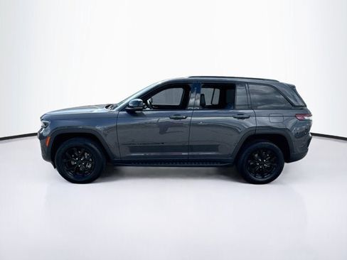 Used 2025 Jeep Grand Cherokee Altitude AWD/4WD image 8
