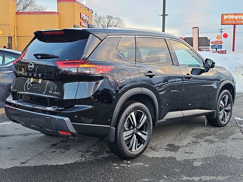 Certified 2025 Nissan Rogue SL w/ Tech Package image 6